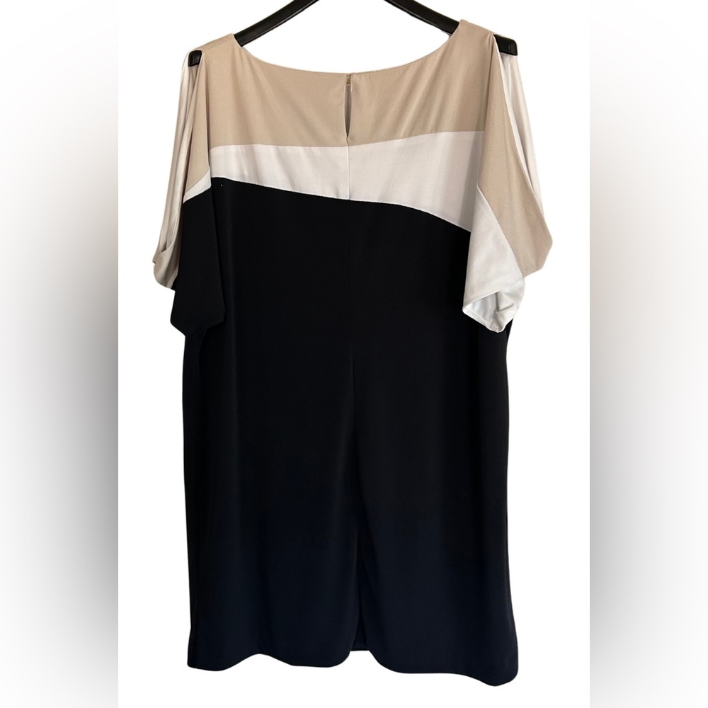 Dressbarn Black and White Off-the-Shoulder Lined Short Sleeve Dress. Size 20